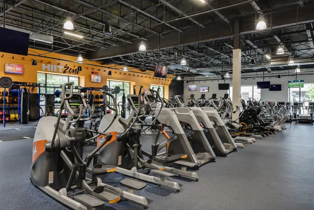 Crunch Fitness - Village District