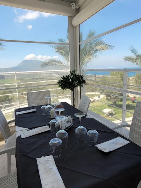 La Villa Food & Beverage