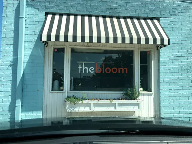 The Bloom 827