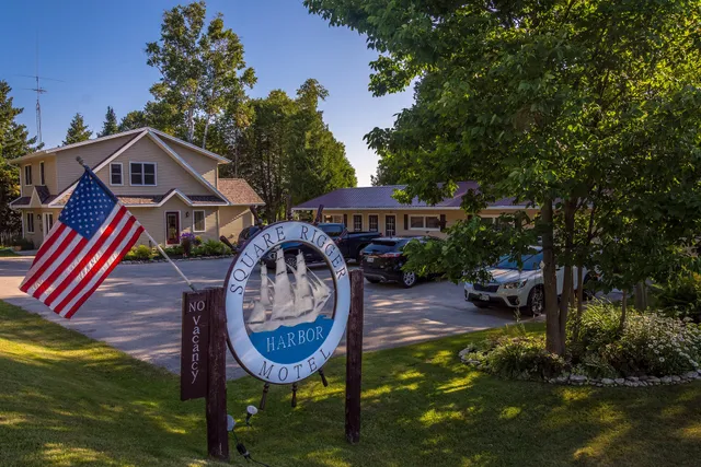Square Rigger Harbor Motel
