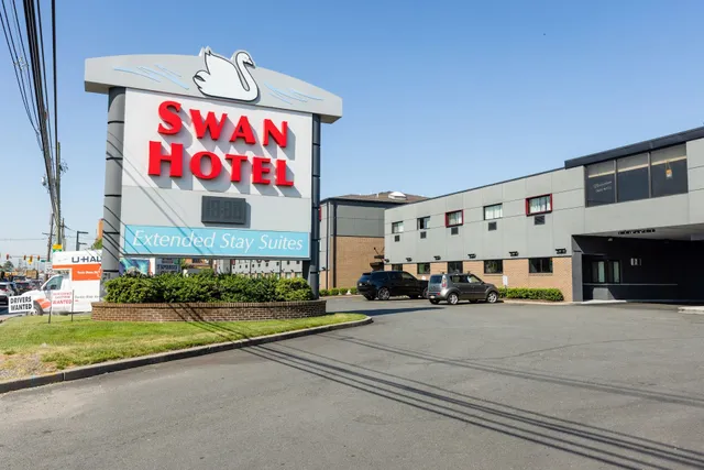 Swan Hotel & Suites