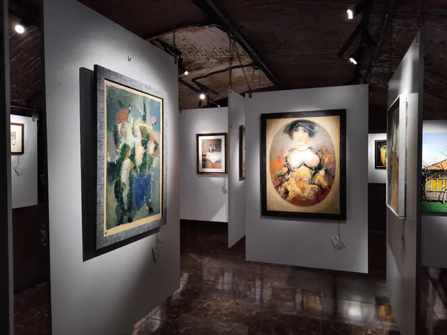 UHAB | art hub & wine bar