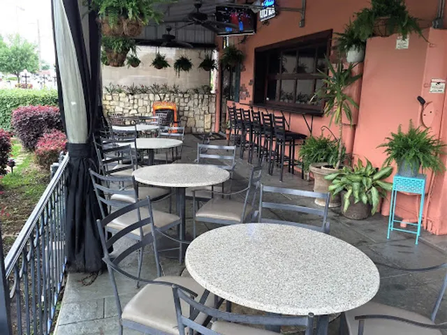 The Quarter Bar & Grill