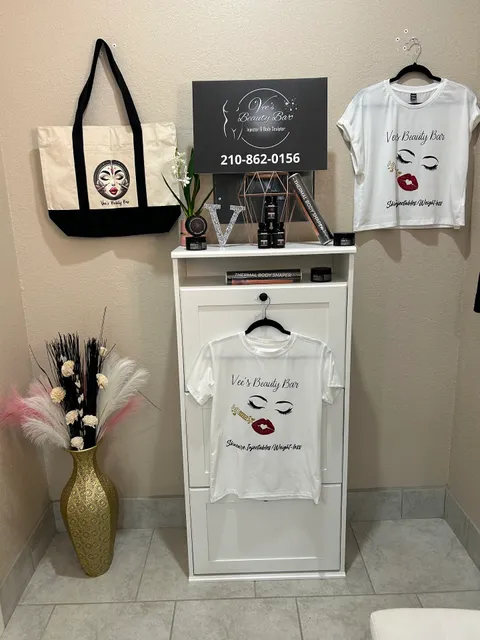 Vee’s Beauty Bar
