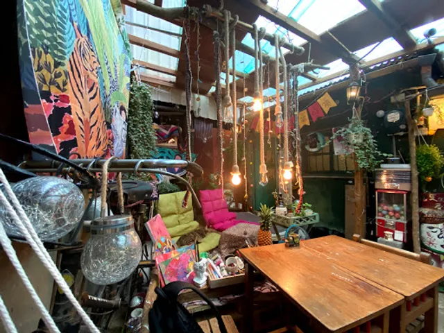 B_loved Treehouse Bistro