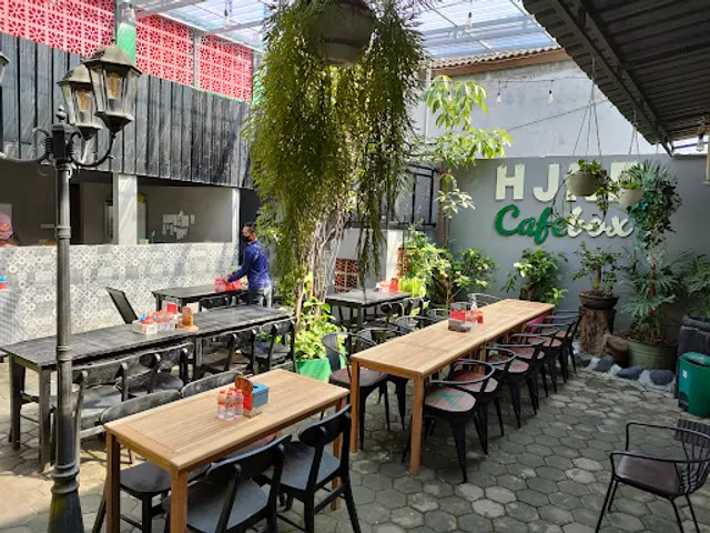 HJNF CAFE BOX