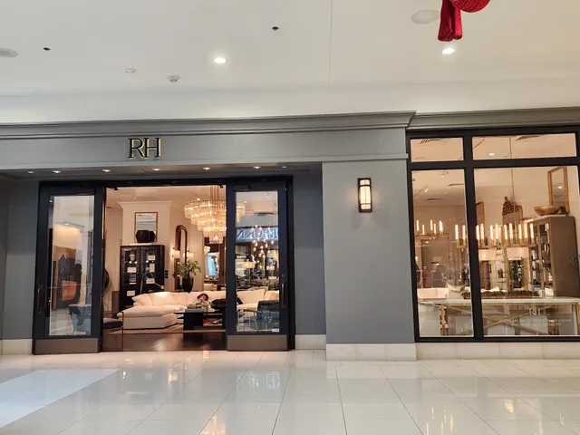 RH Cincinnati | The Gallery at Kenwood Towne Centre