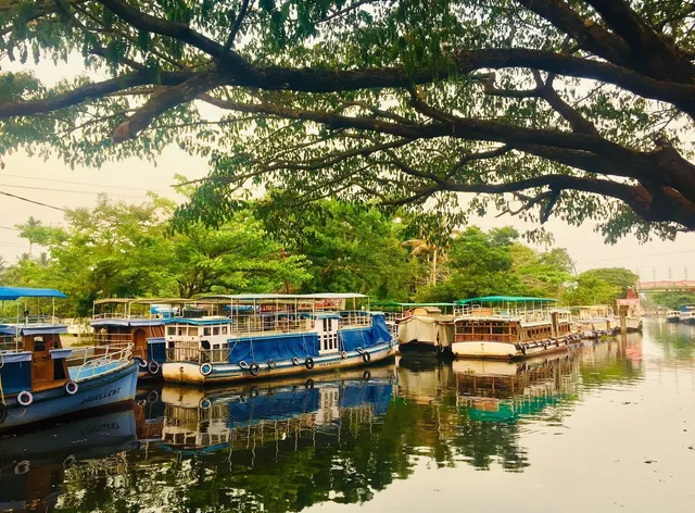 Peaceful Lake Homestay