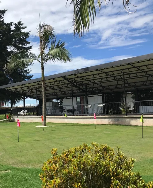 Isak Hotel y Golf Aeropuerto