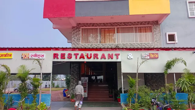 KHANA KHAZANA MAKKHANWALA and HOTEL HIMALAYA GREEN