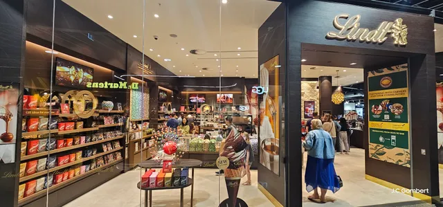 Lindt Chocolate Shop, Manawa Bay