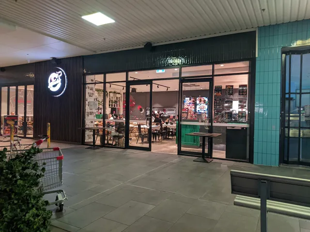 Kickin'Inn Logan Central