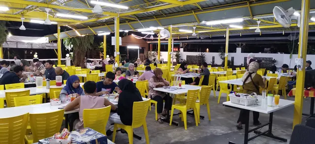 Sri Bukit Tomyam Air Gelas Besar