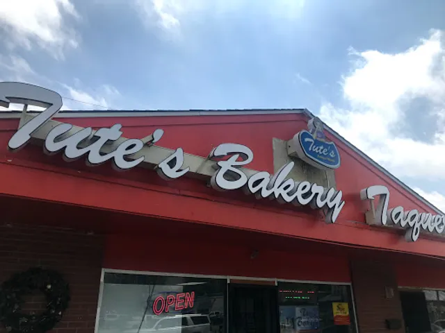 Tute's Bakery and Taqueria