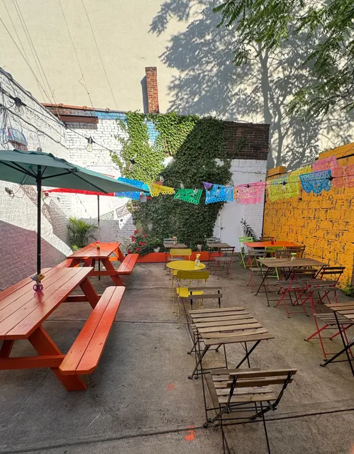 Taqueria Que Onda and Bar