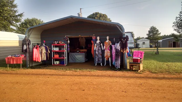 Bonnie & Clyde Trade Days & RV Park