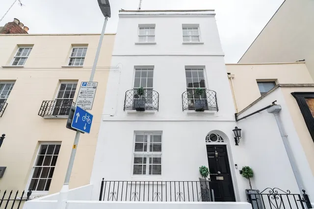 Gloucester Place Townhouse with Hot Tub