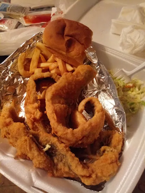 Sam Sylk's Chicken And Fish Euclid