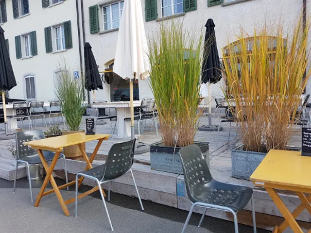 Uferlos - An der Schifflände