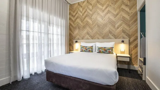 Nightcap at Sylvania Hotel