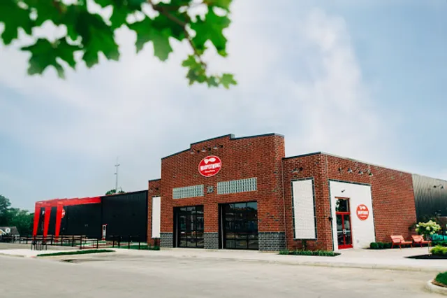 Warped Wing Barrel Room & Smokery - Springboro