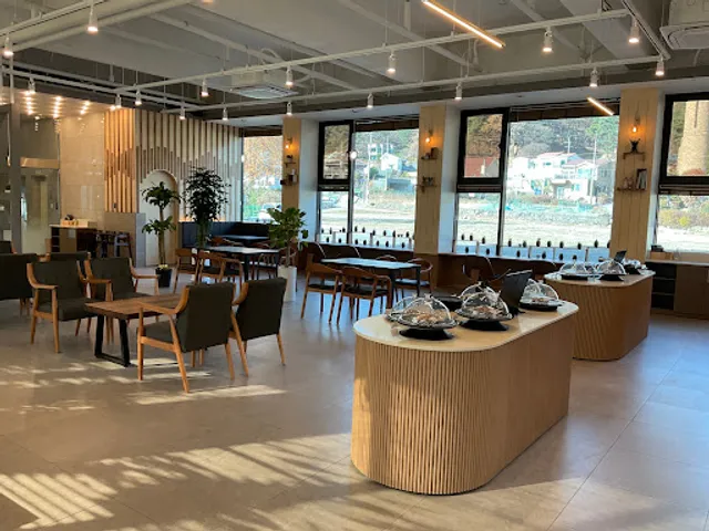 카페 뿌리 동학사점