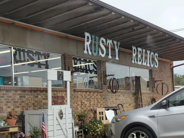 Rusty Relics Antiques