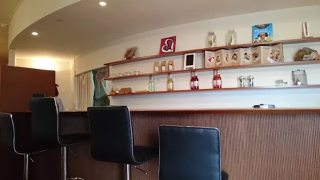 Closet & cafe twiggy