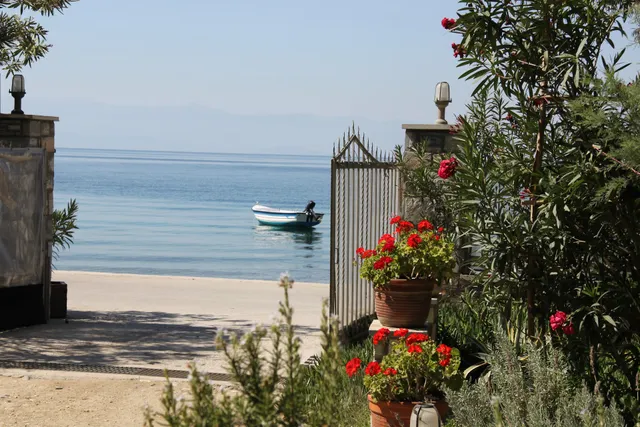 Platanofylla Studios & Apartments