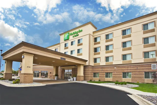 Holiday Inn & Suites Green Bay Stadium by IHG