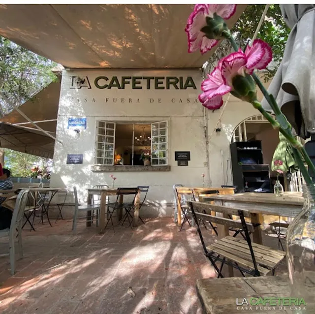 La Cafetería (Casa fuera de casa)