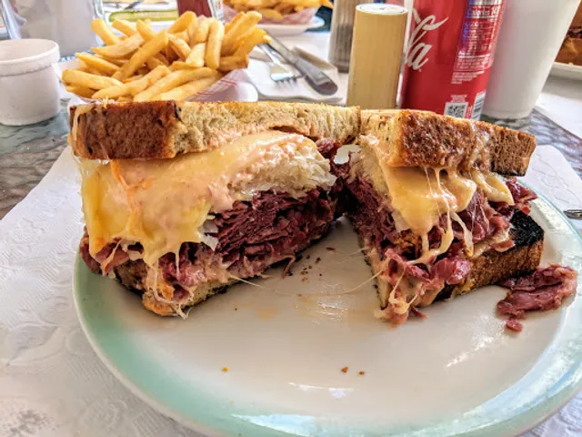 Larry's Lunchbox Delicatessen