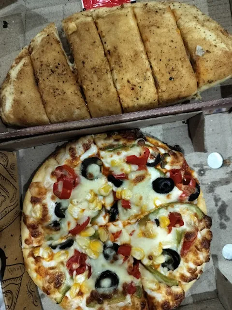 Kaku Pizza & Restaurant Sector 17A