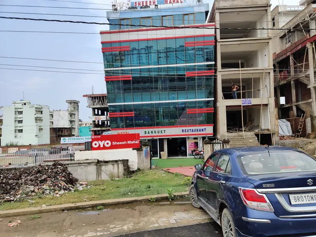 OYO 60226 Sheesh Mahal