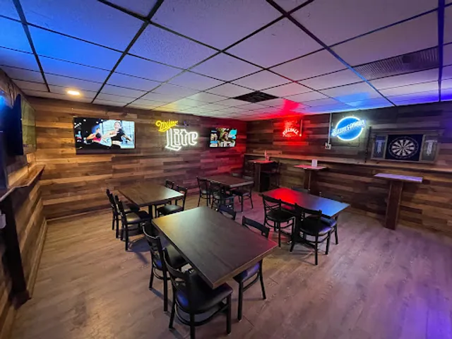 Cee Gee's Bar & Grill