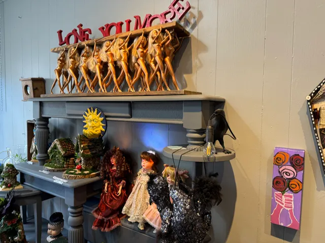 Creative Bazaar Art & Oddities