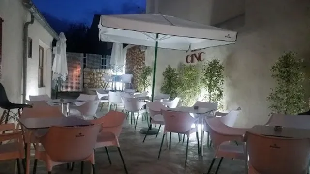 Vila Cinc Restaurant