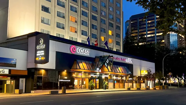 Coast Edmonton Plaza Hotel by APA