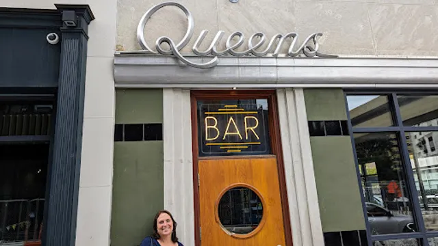 Queens Bar Detroit
