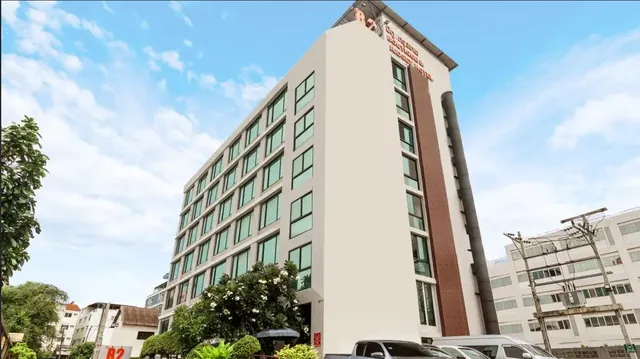 B2 Bangkok Srinakharin Boutique & Budget Hotel