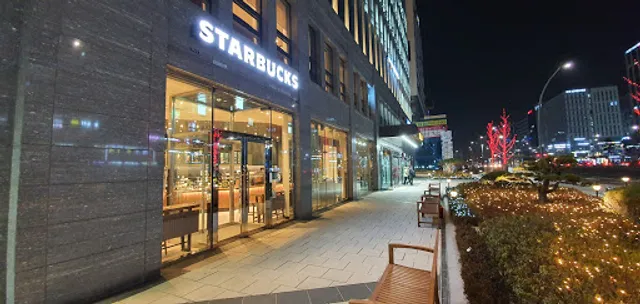Starbucks Balsan Station Cross