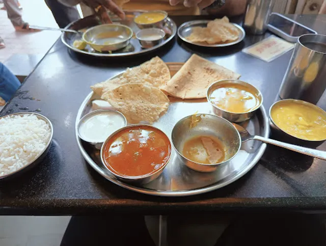 Giridhar Veg Restaurant