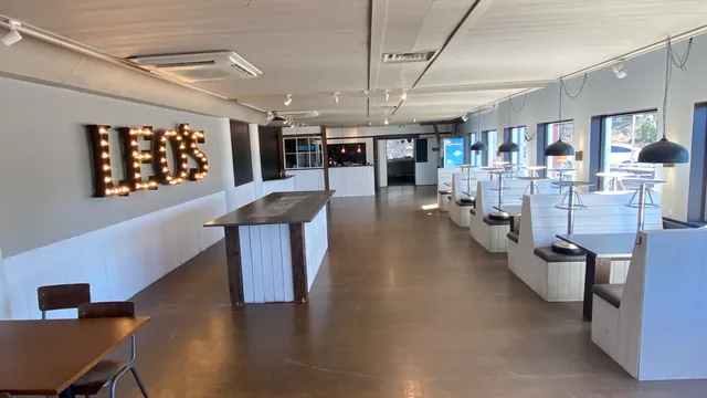 Leo’s Pizzeria & Bar