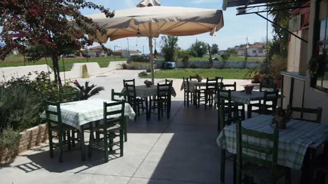 Paradosiaki taverna argyrhs