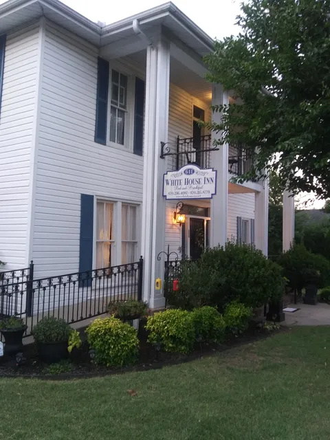 White House Inn B & B