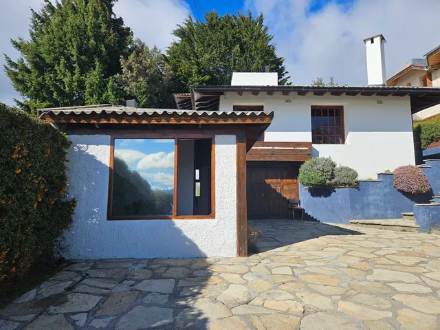 Acogedora Casa con vista al lago en Bariloche