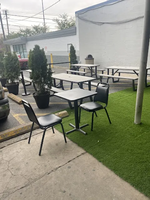 Manny's Pizza & Sub Shop