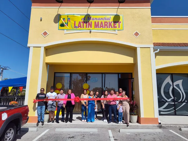 El Manantial Latin Market