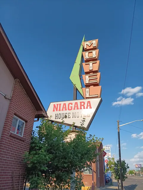Niagara House Motel