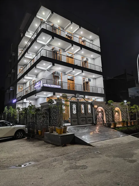 OYO 816637 Flagship Hotel signature inn